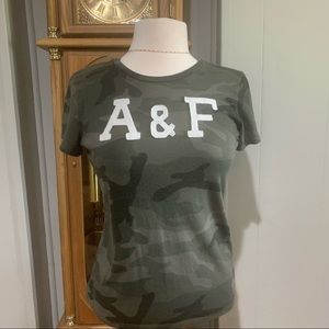 Abercrombie & Fitch Camo short sleeve
